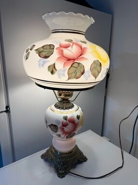 Vintage Hurricane Gone w the Wind Floral Glass Parlor Table Lamp Tested & Works!